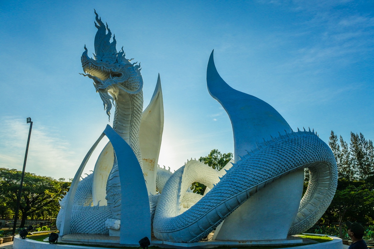 Having full dragon statue style